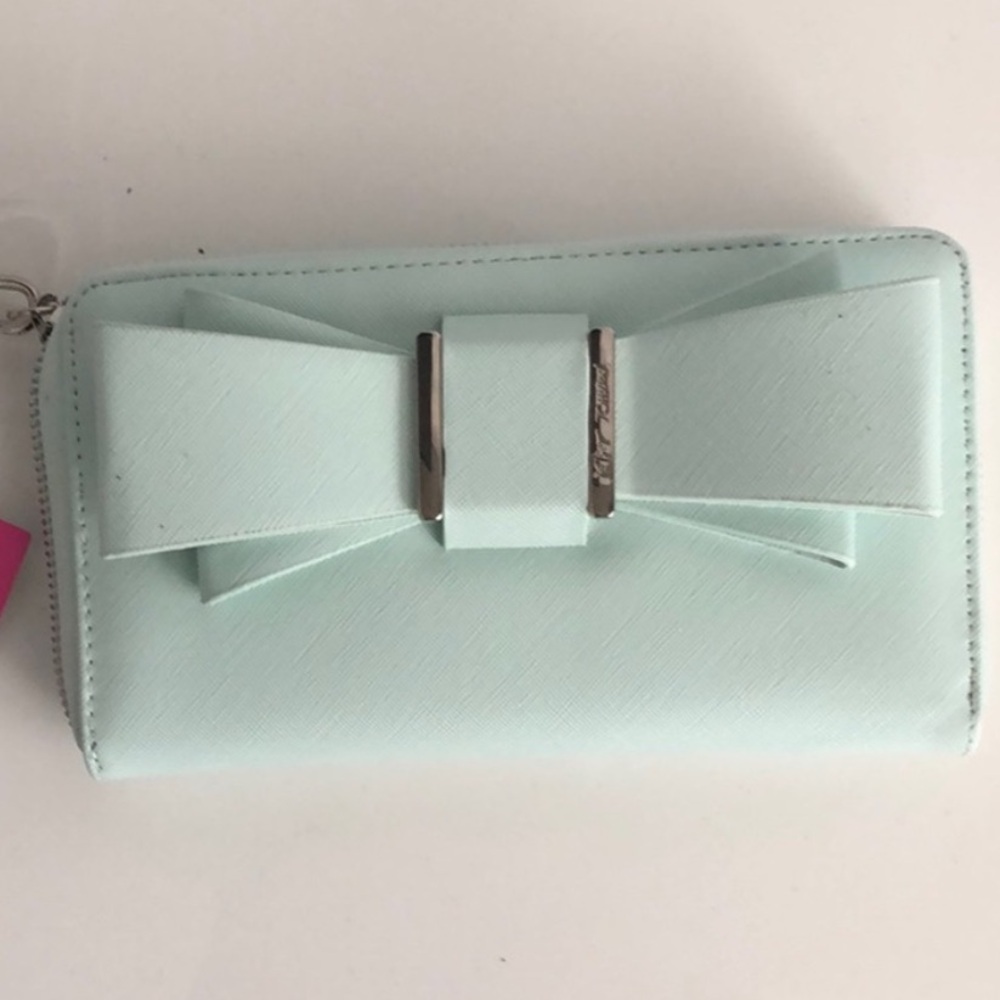 Betsey Johnson Mint Bow Zip Wristlet